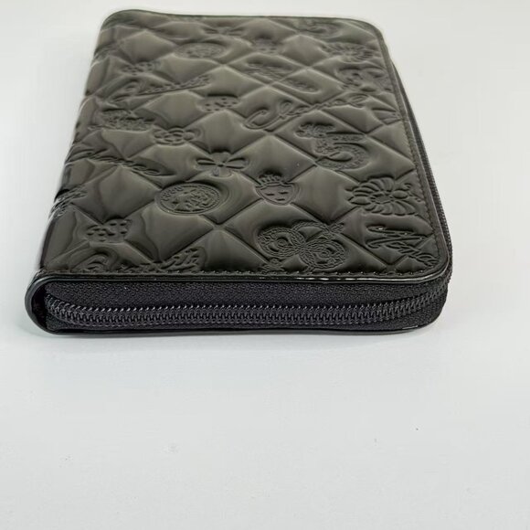 Chanel Black Large Wallet Elegant Design & Functional Features for Everyday Use - Picture 4 of 10
